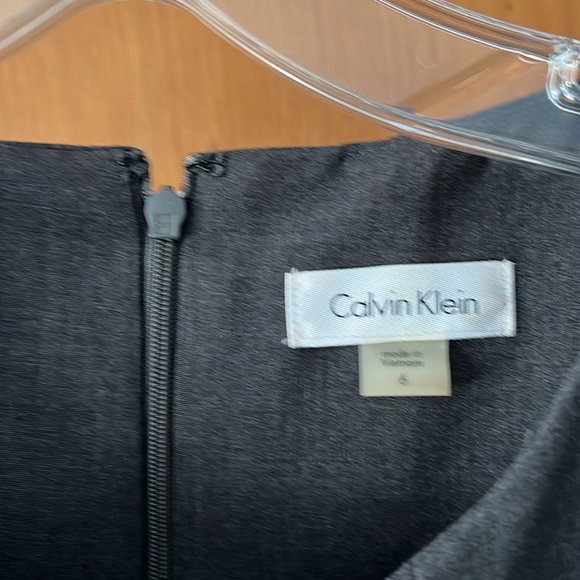 Calvin Klein Color Blocked Dress. Size 6 - Picture 5 of 8